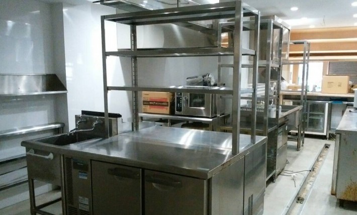 飲食店の厨房に必要な棚の種類と設置義務｜飲食店開業・厨房機器の販売