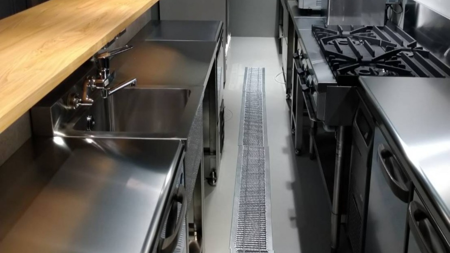 レンタルキッチンに特化したお店へプロも使用する厨房機器の設置